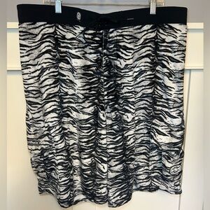 Vintage Maui Built fur zebra swim shorts